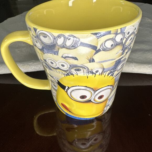 Despicable Me Coffee Cup Mug Universal Studios Minion Mayhem Yellow 3D Design - Picture 4 of 10
